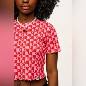 Lucy & Yak Greta Lettuce Edge Cropped Tee in Amore Red/Pink Hearts Women’s Large